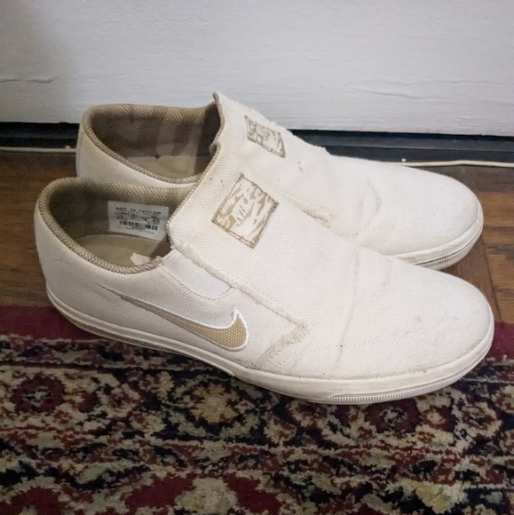 Nike Vintage Slip on Sneakers - Size 8.5 - Picture 1 of 8